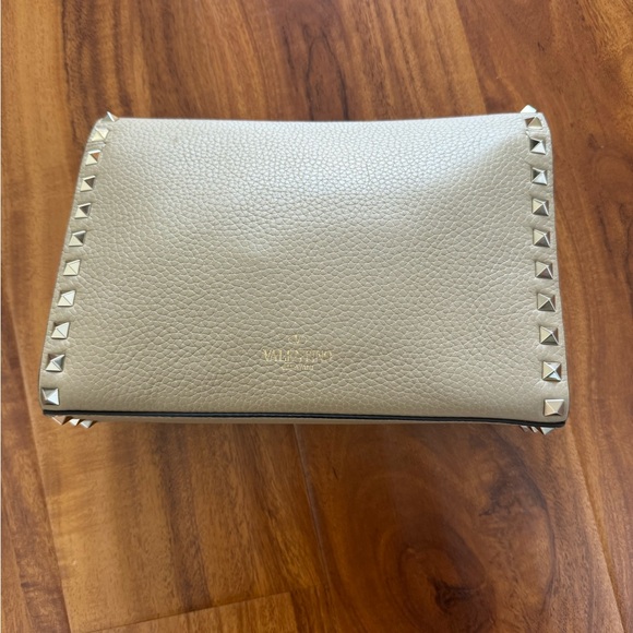 100% Valentino Rockstad over the shoulder, clutch excellent condition with tags - Picture 2 of 10
